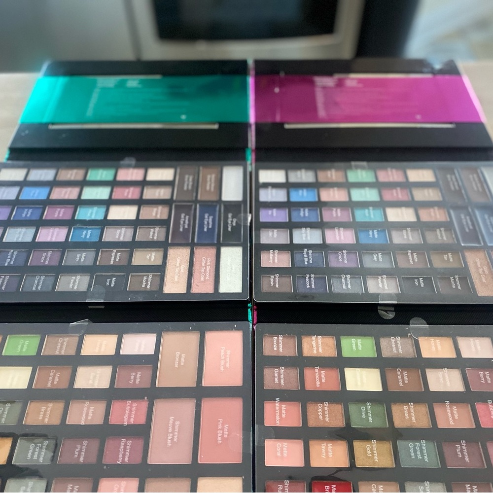 2 Makeup Pallets - Picture 8 of 11